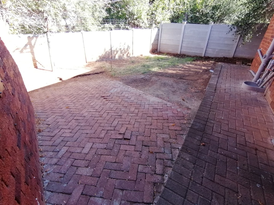 To Let 4 Bedroom Property for Rent in Heuwelsig Free State